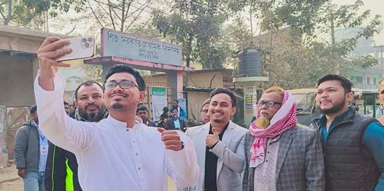 খাগড়াছড়িতে ভোট দিলেন ডাকসু ভিপি সাদিক কায়েম